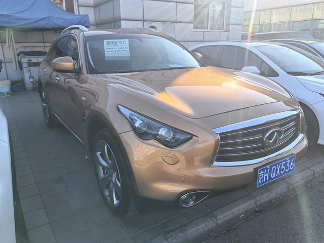 Infiniti QX70