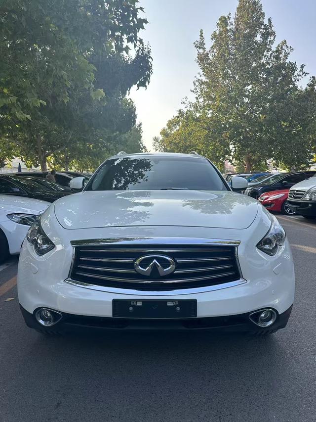 Infiniti QX70