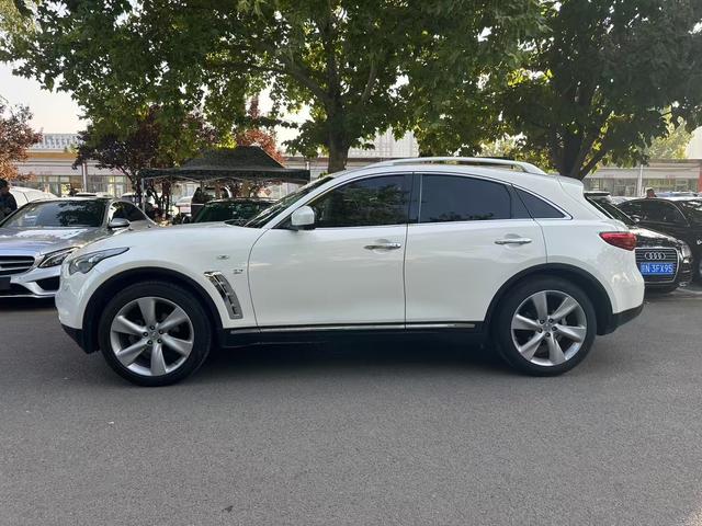 Infiniti QX70