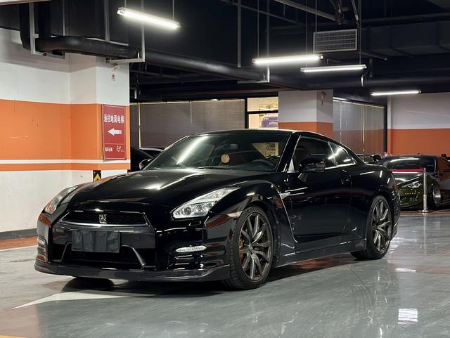 Nissan GT-R