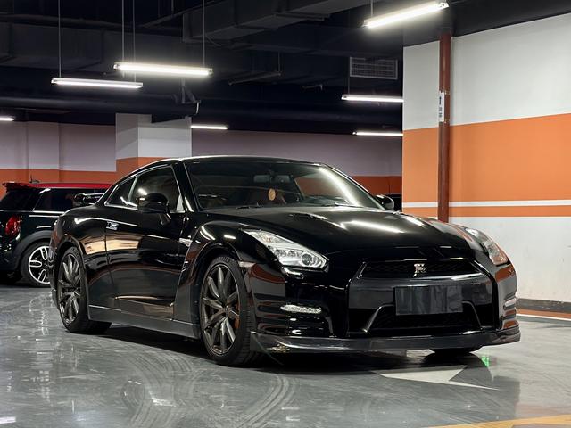 Nissan GT-R