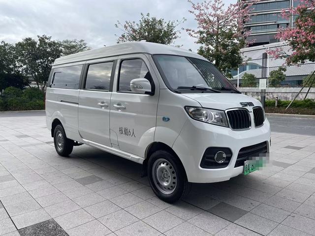 SRM Xinyuan Hiace EV