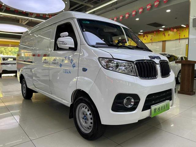 SRM Xinyuan Hiace EV