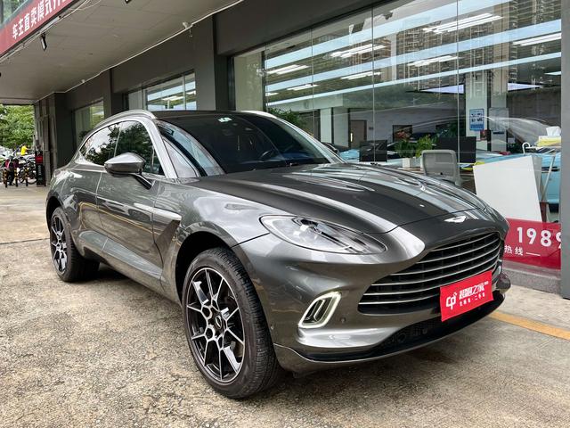 Aston Martin DBX