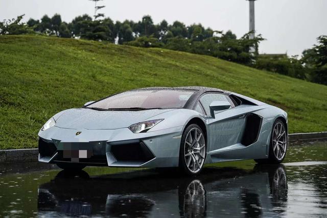 Lamborghini Aventador