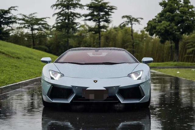 Lamborghini Aventador