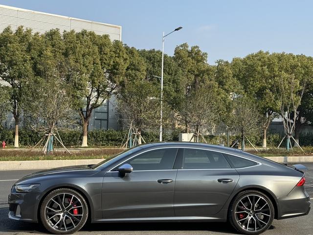 Audi S7