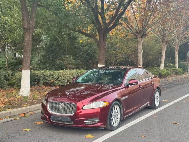 Jaguar XJ