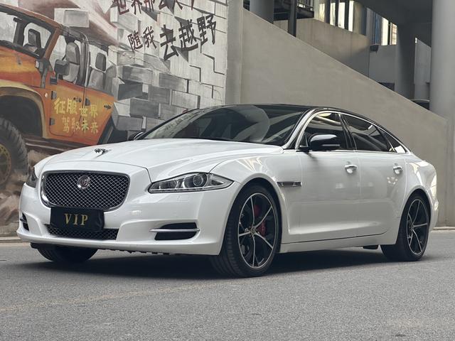 Jaguar XJ