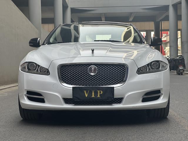 Jaguar XJ