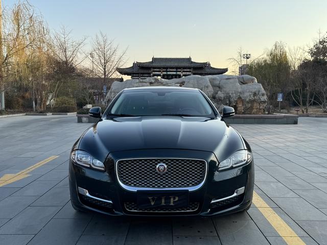 Jaguar XJ