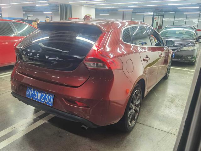 Volvo V40