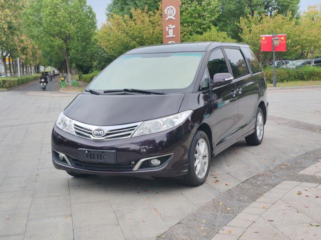 BYD M6