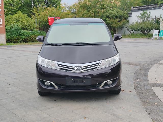 BYD M6