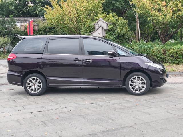 BYD M6