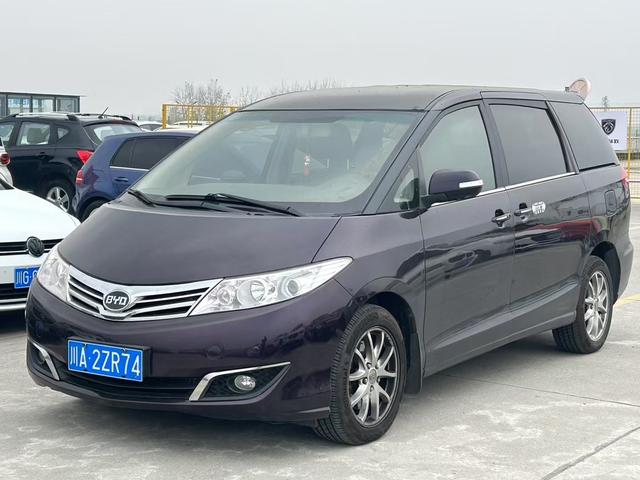 BYD M6