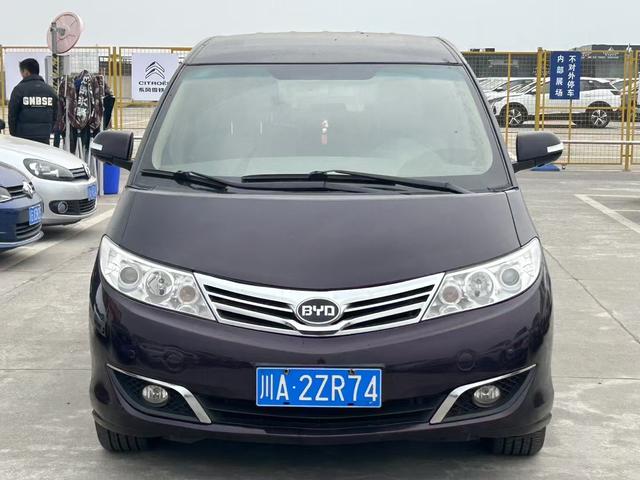 BYD M6