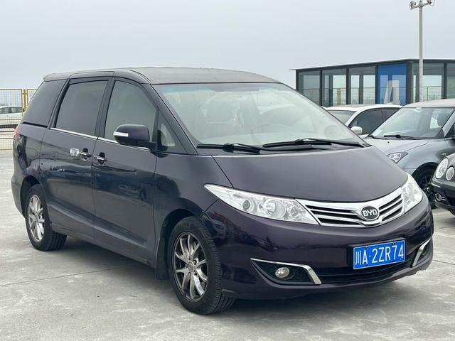 BYD M6