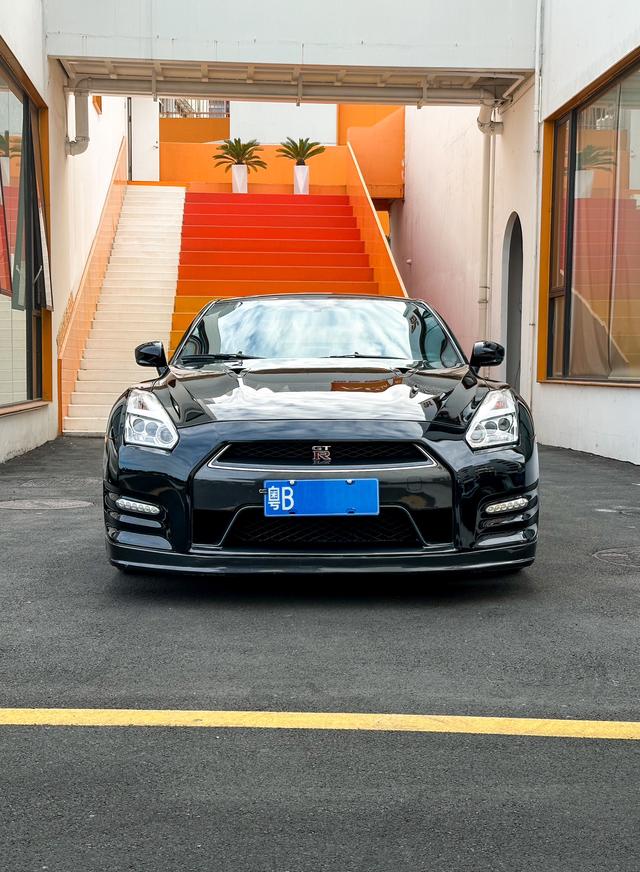 Nissan GT-R