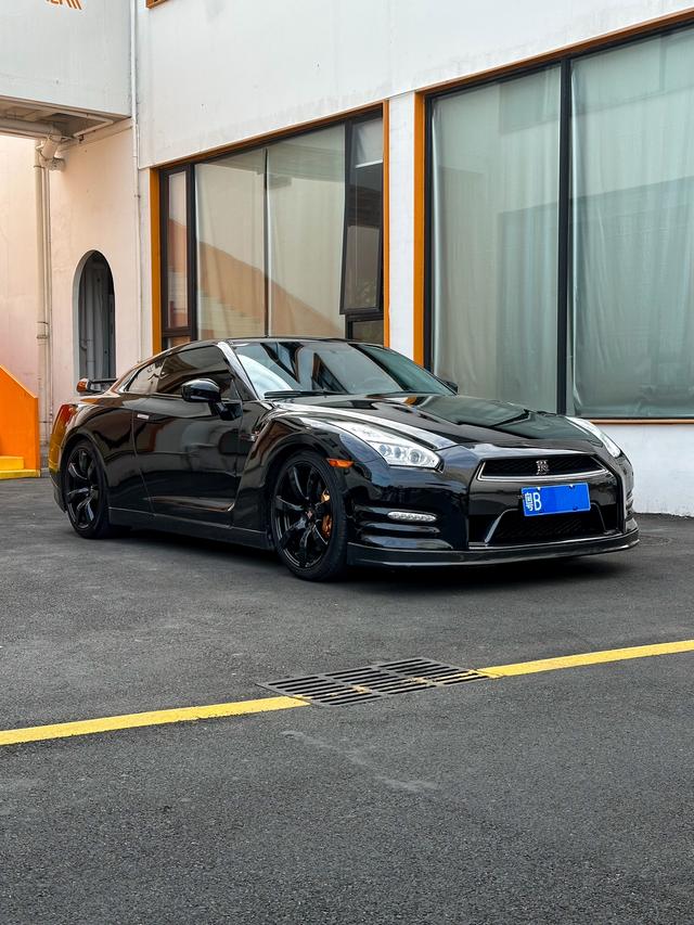 Nissan GT-R