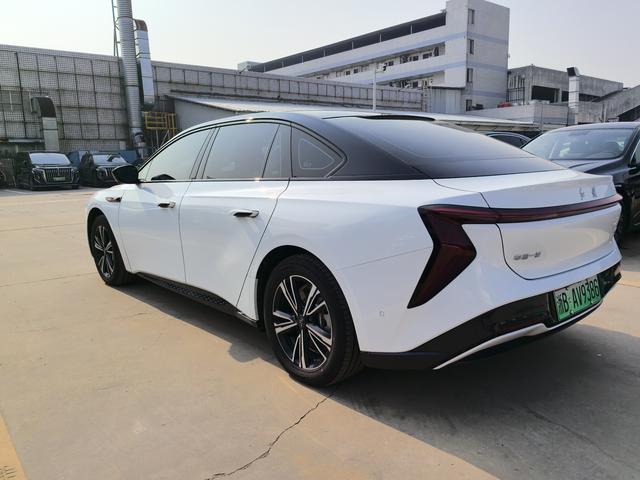 Hongqi EH7