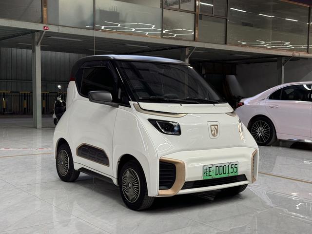 Baojun E200