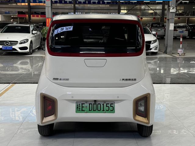 Baojun E200