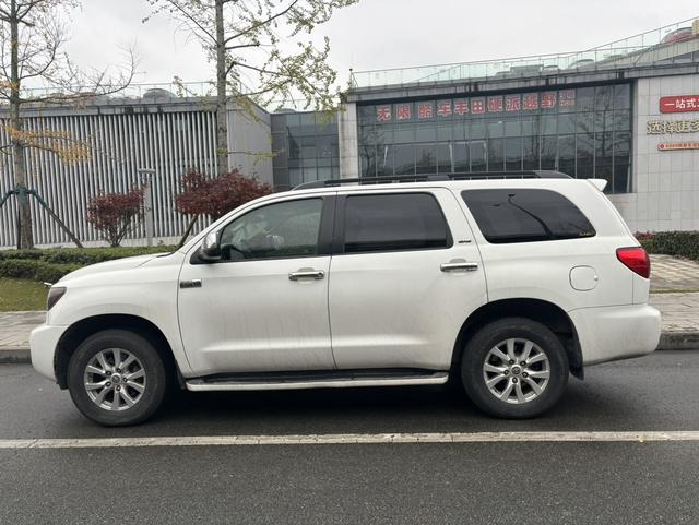 Toyota Sequoia