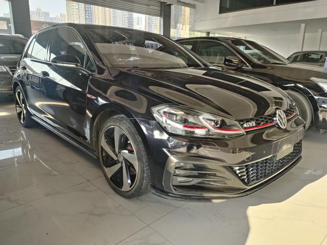 Volkswagen Golf GTI