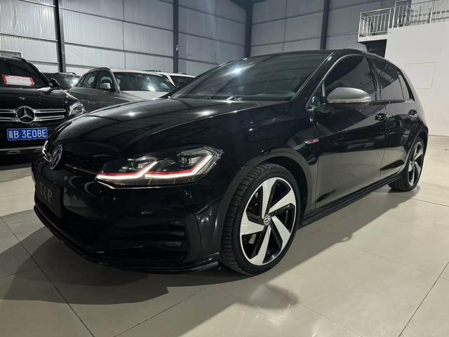 Volkswagen Golf GTI