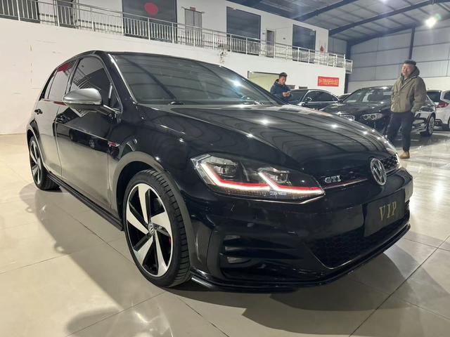 Volkswagen Golf GTI