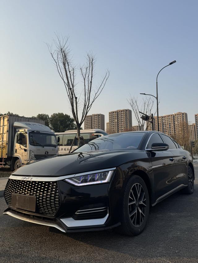 BYD e9