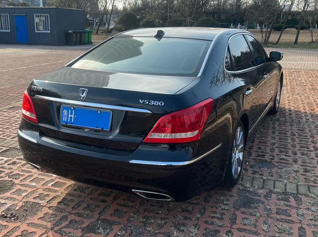 Hyundai Equus