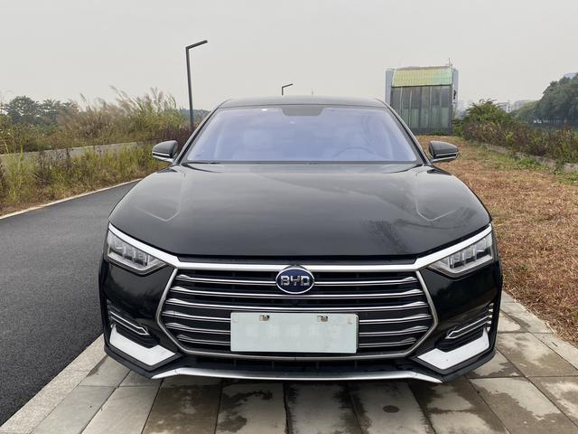 BYD e9