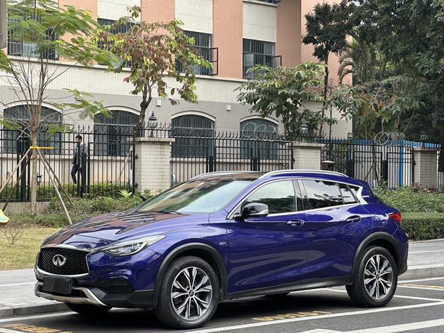 Infiniti QX30