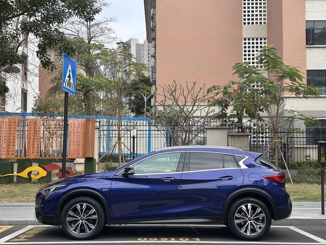 Infiniti QX30