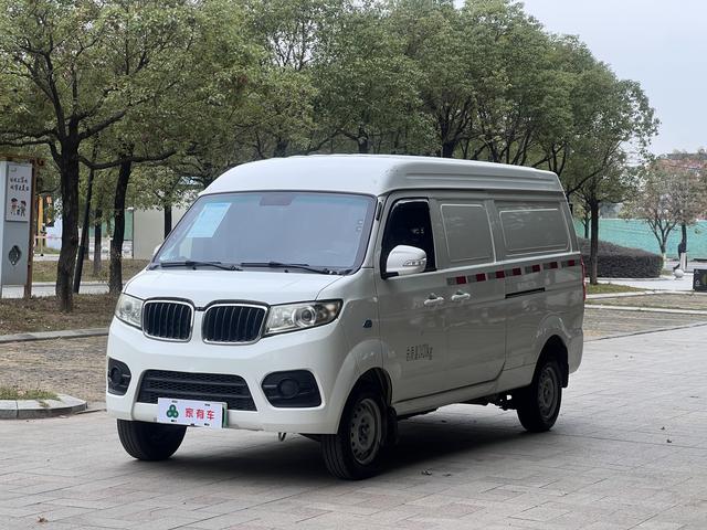 SRM Xinyuan Hiace EV