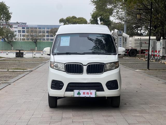 SRM Xinyuan Hiace EV