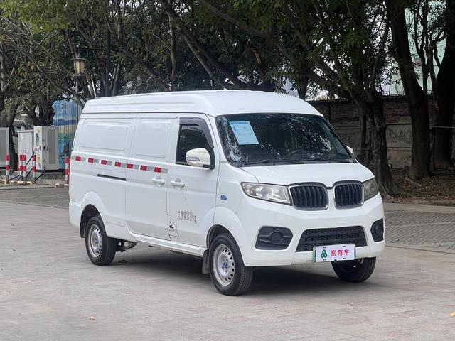 SRM Xinyuan Hiace EV