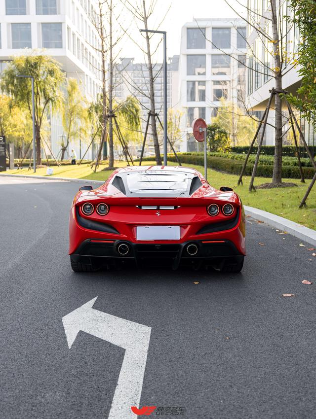 Ferrari F8