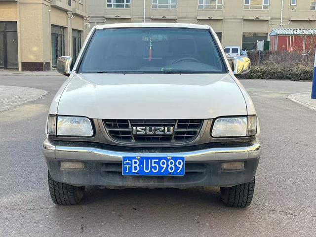 Isuzu pickup truck