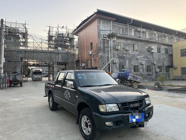 Isuzu pickup truck