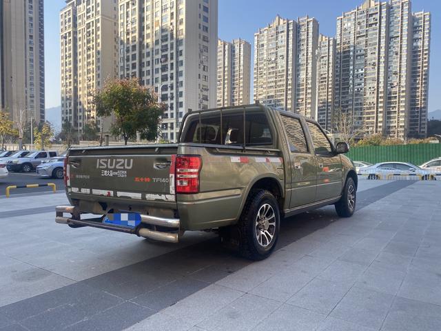 Isuzu pickup truck