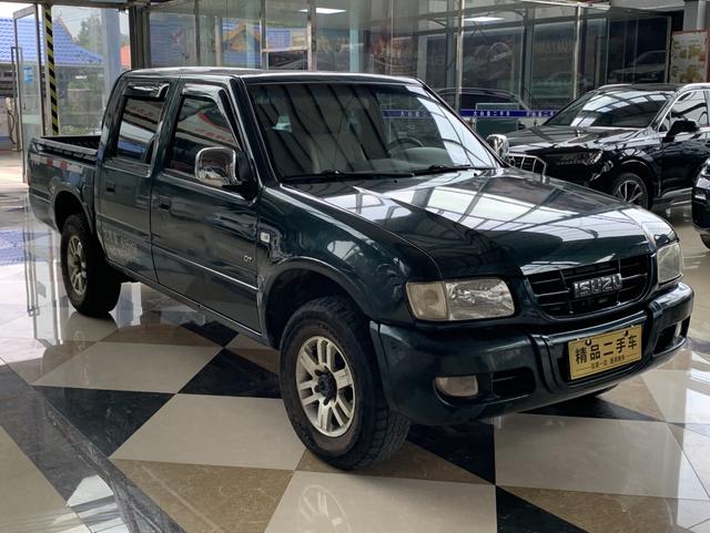 Isuzu pickup truck