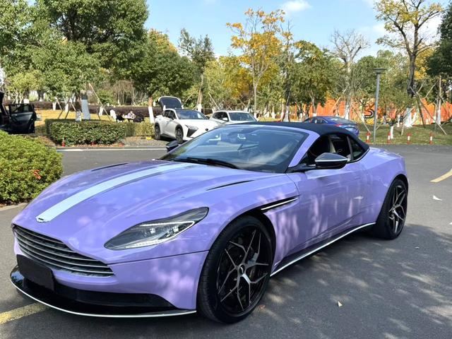 Aston Martin DB11