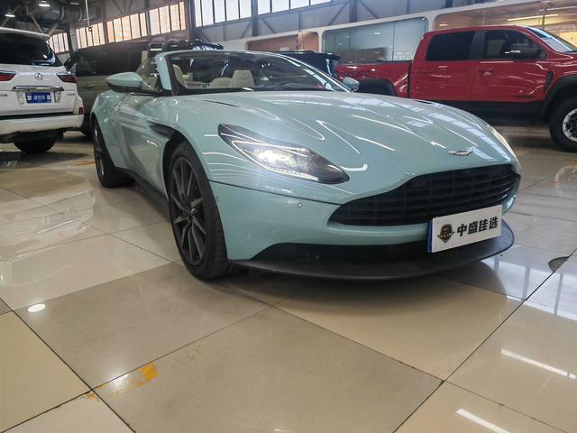 Aston Martin DB11