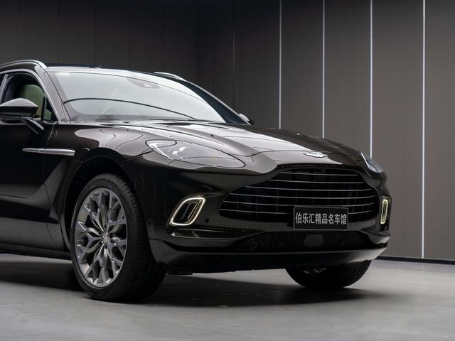 Aston Martin DBX