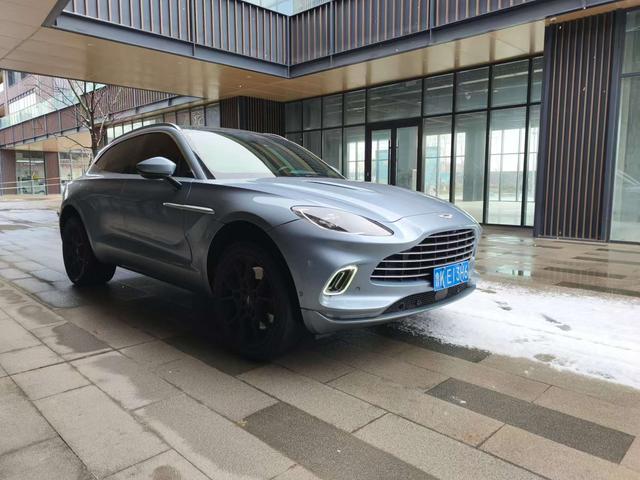 Aston Martin DBX