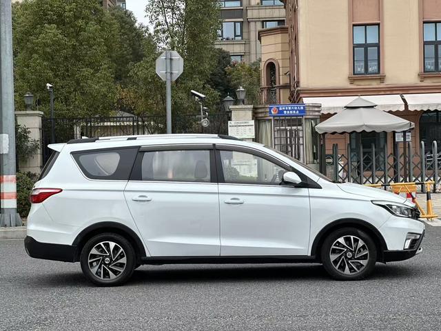 Oshan Changan Auchan A800