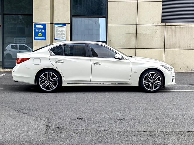 Infiniti Q50L